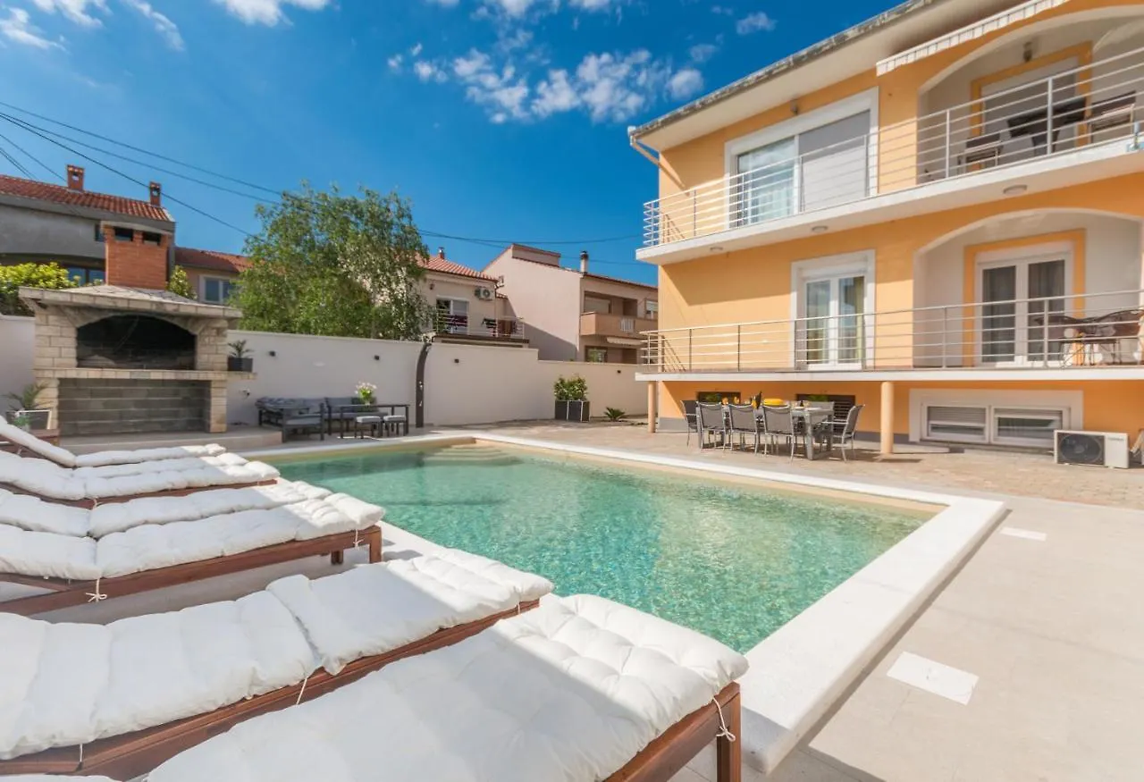 Apartment Pavla With Pool زادار