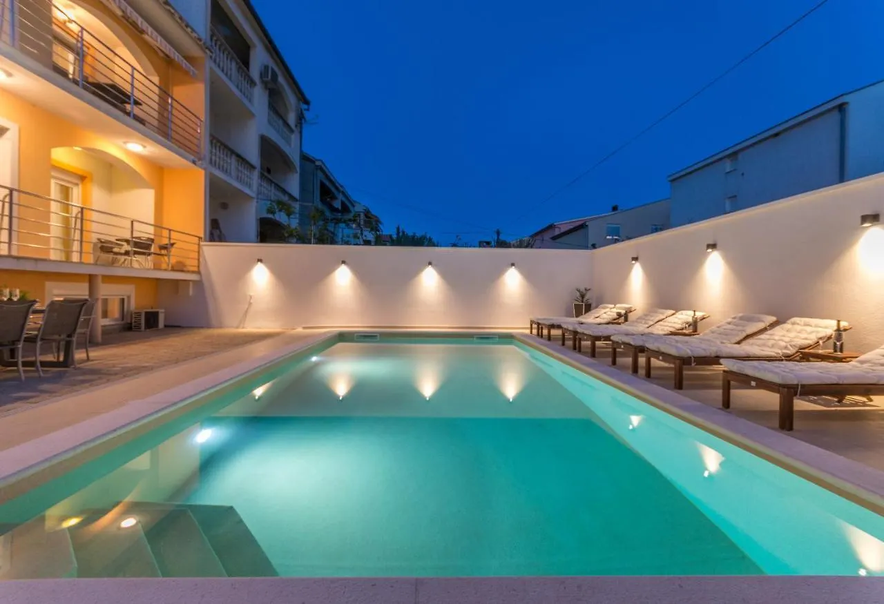 Apartment Pavla With Pool Zadar