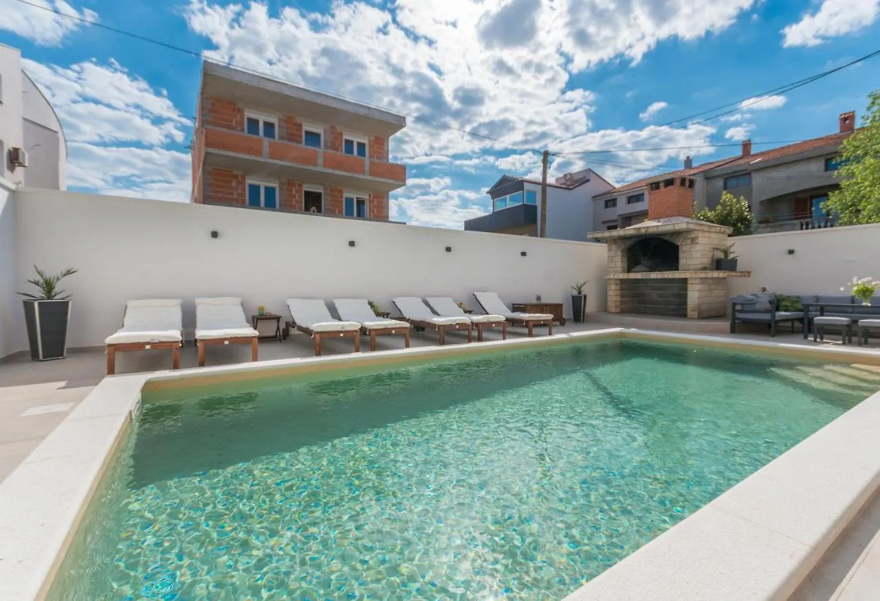 Apartment Pavla With Pool Zadar