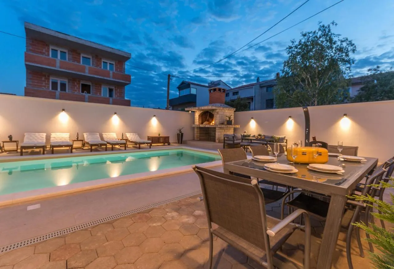 Apartment Pavla With Pool Zadar