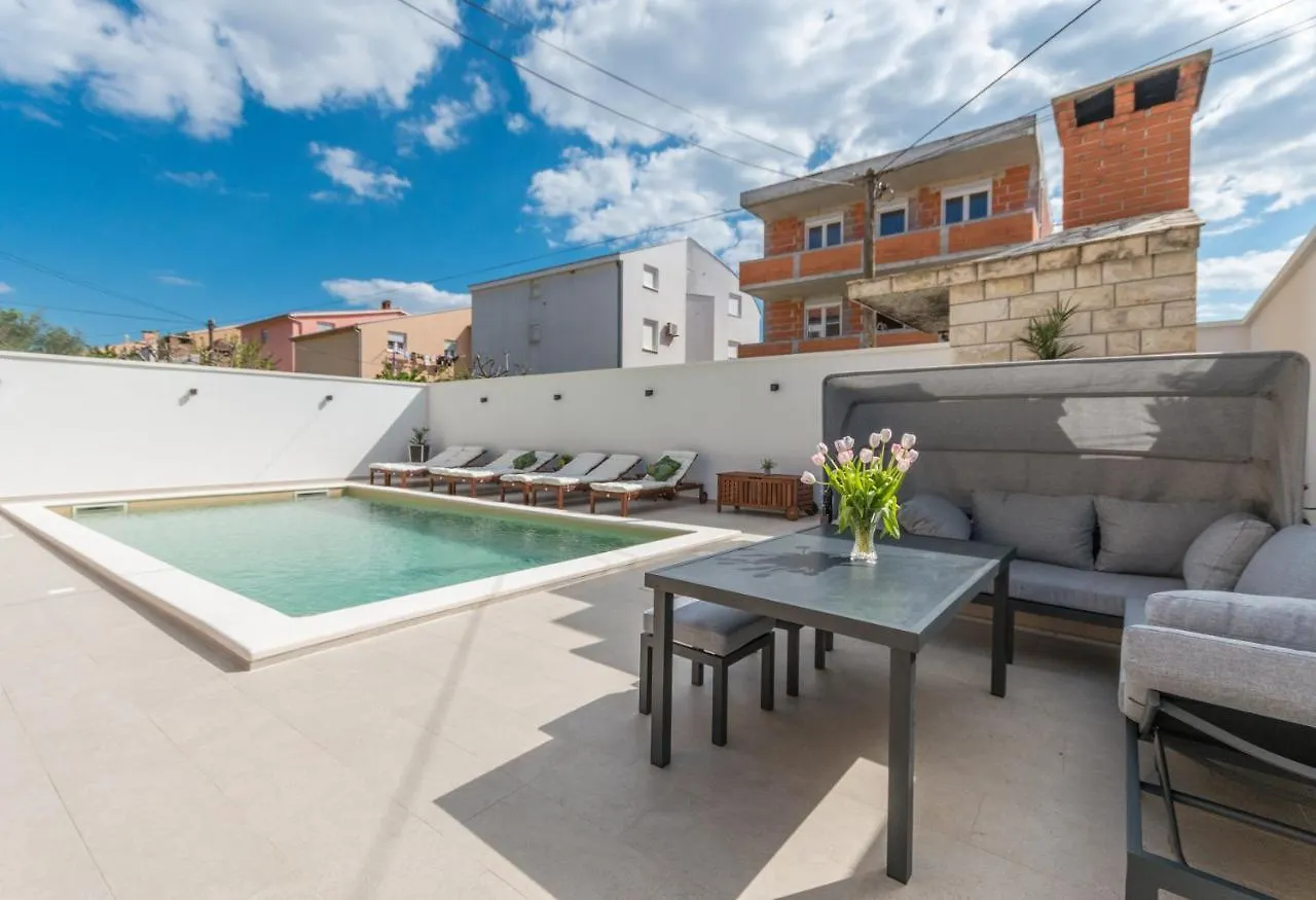 Apartment Pavla With Pool Zadar