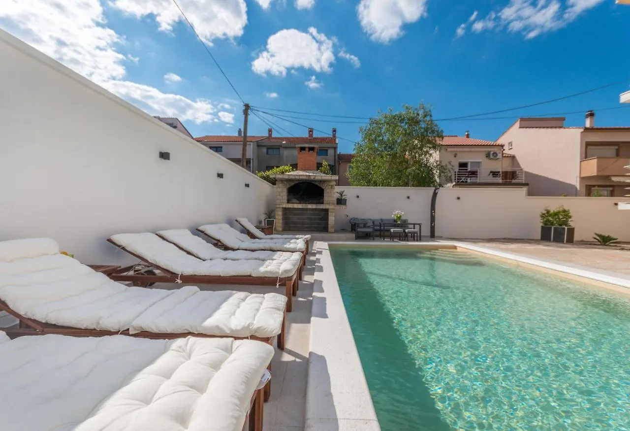 Apartment Pavla With Pool Zadar
