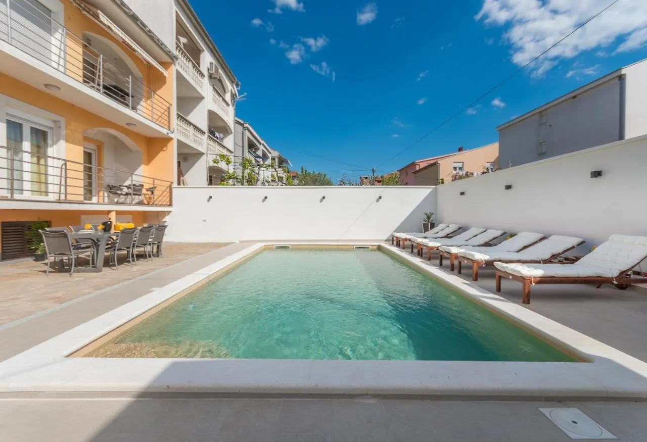 Apartment Pavla With Pool Zadar