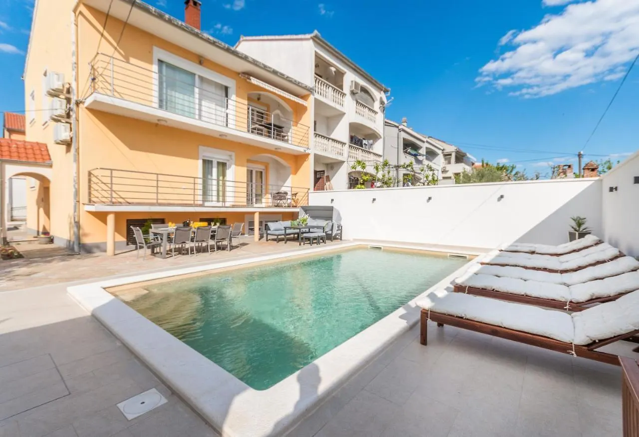Apartment Pavla With Pool Zadar