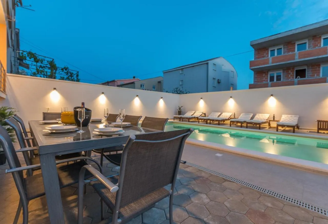Apartment Pavla With Pool Zadar
