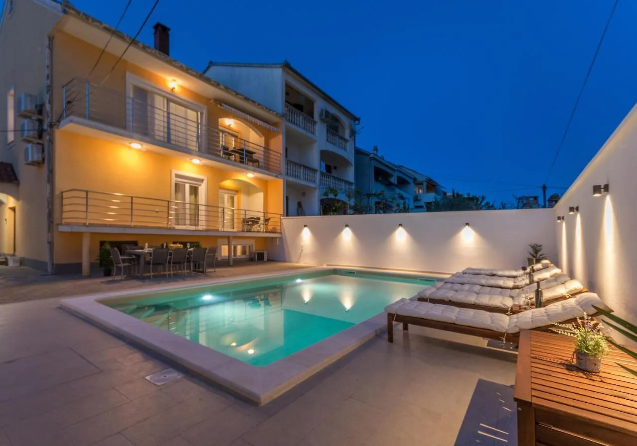 Apartment Pavla With Pool Zadar