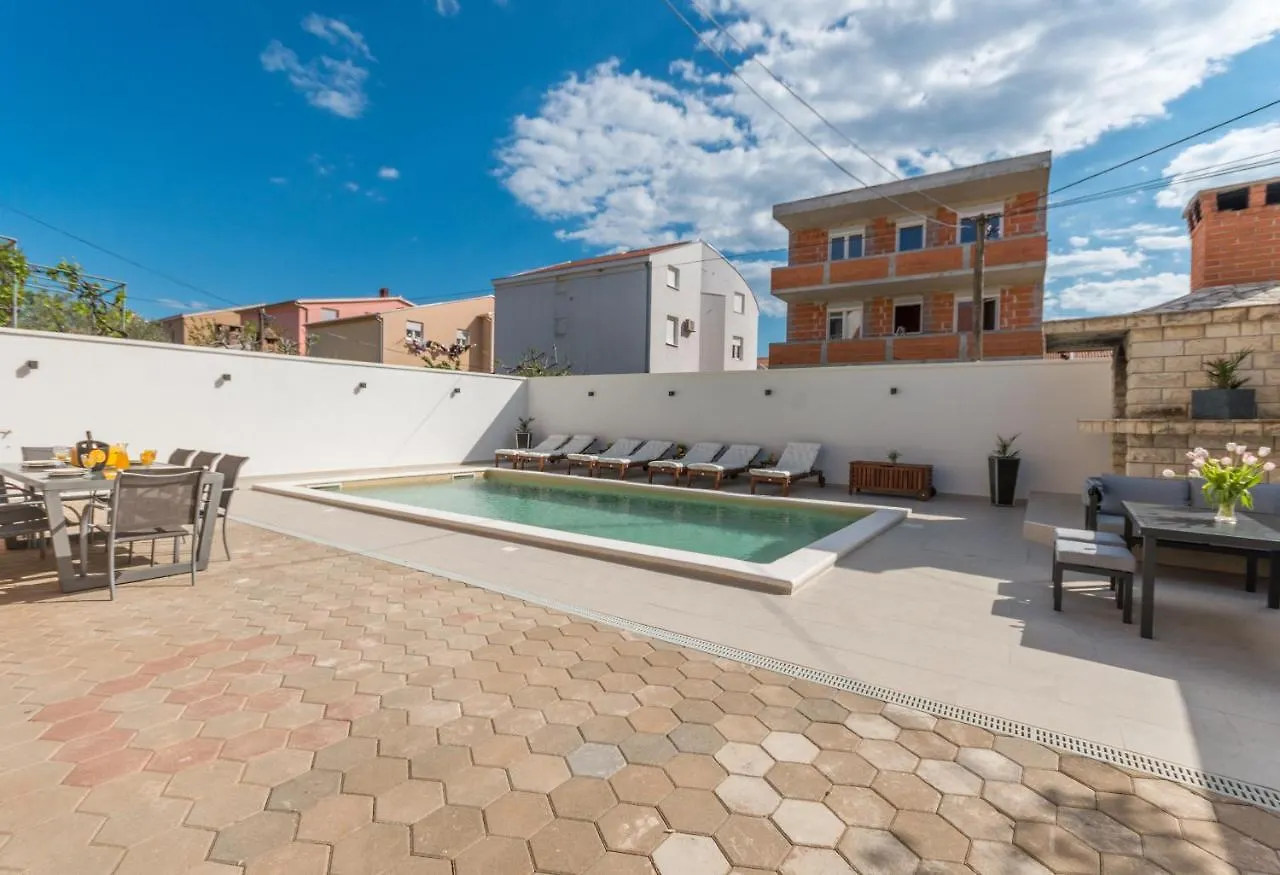 Apartment Pavla With Pool Zadar