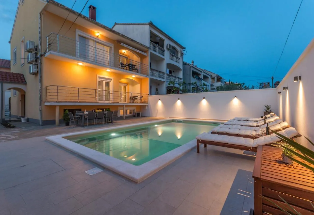 Apartment Pavla With Pool زادار