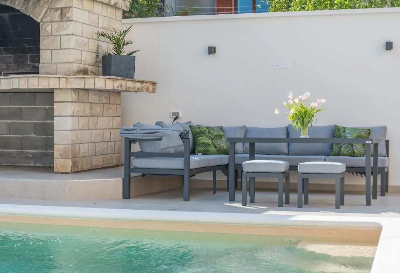 Apartment Pavla With Pool Zadar