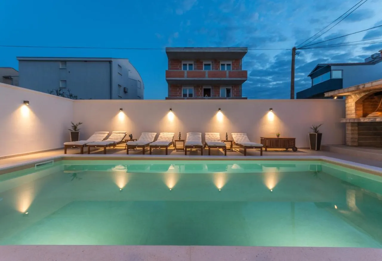 Apartment Pavla With Pool Zadar