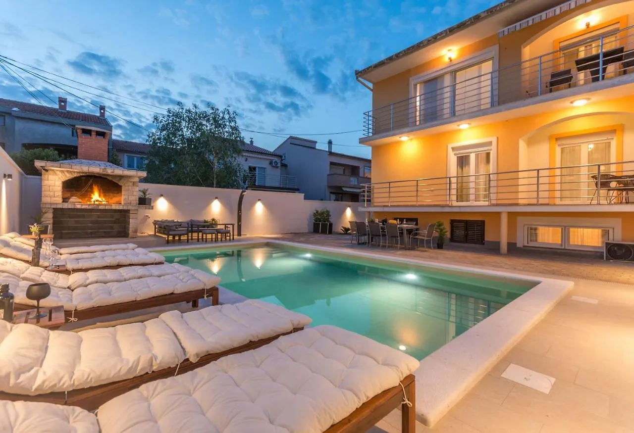 Apartment Pavla With Pool زادار