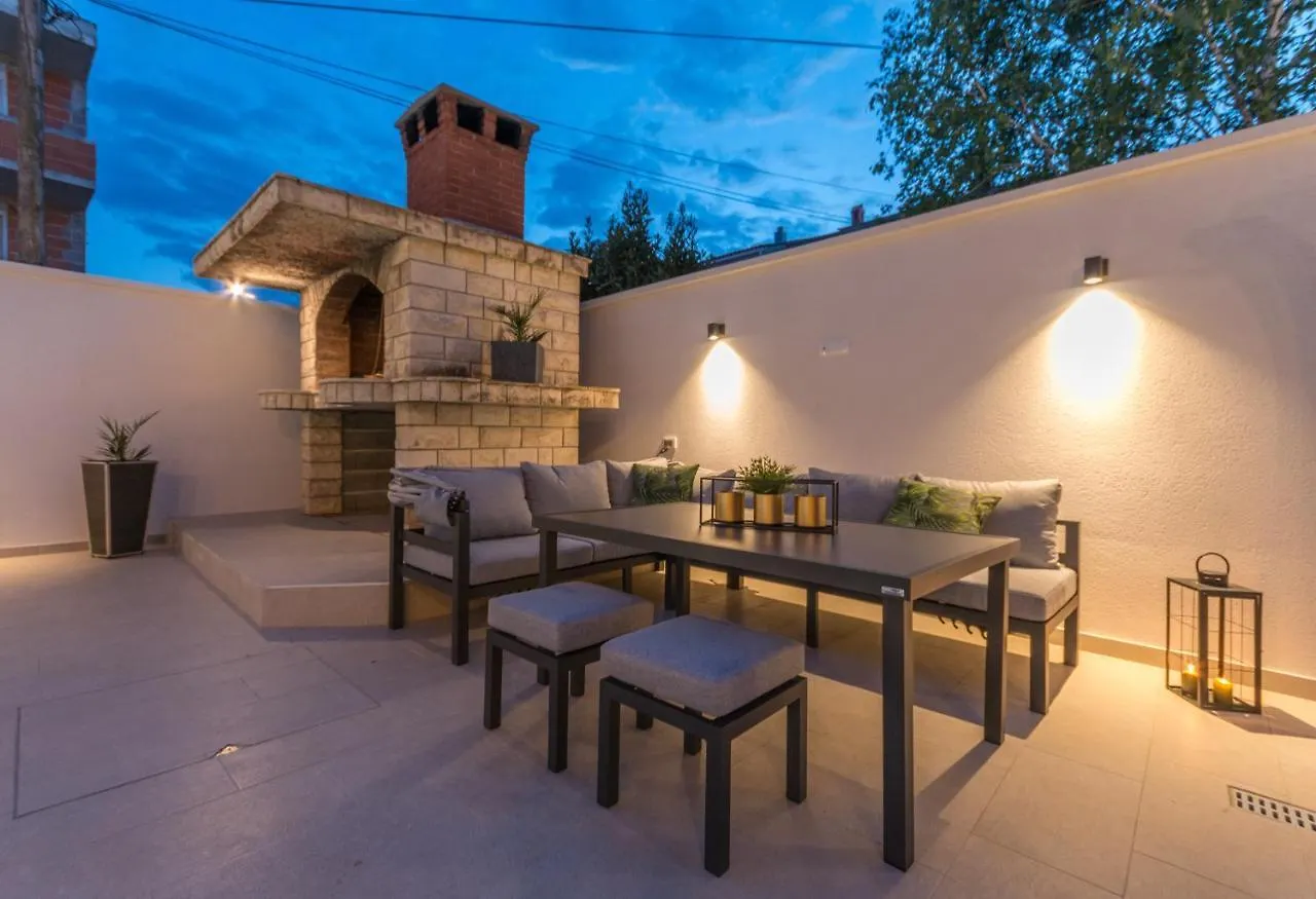 Apartment Pavla With Pool زادار