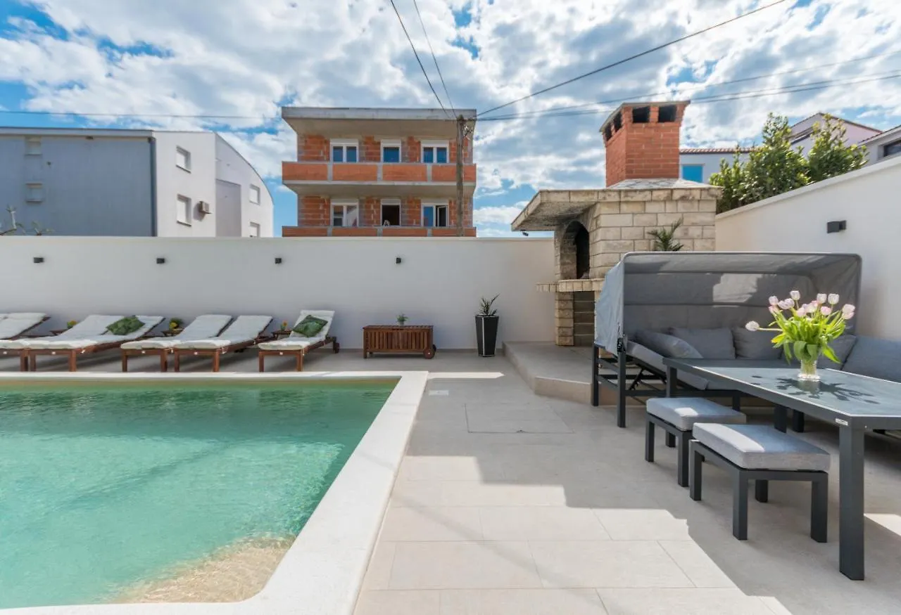 Apartment Pavla With Pool Zadar Croatia