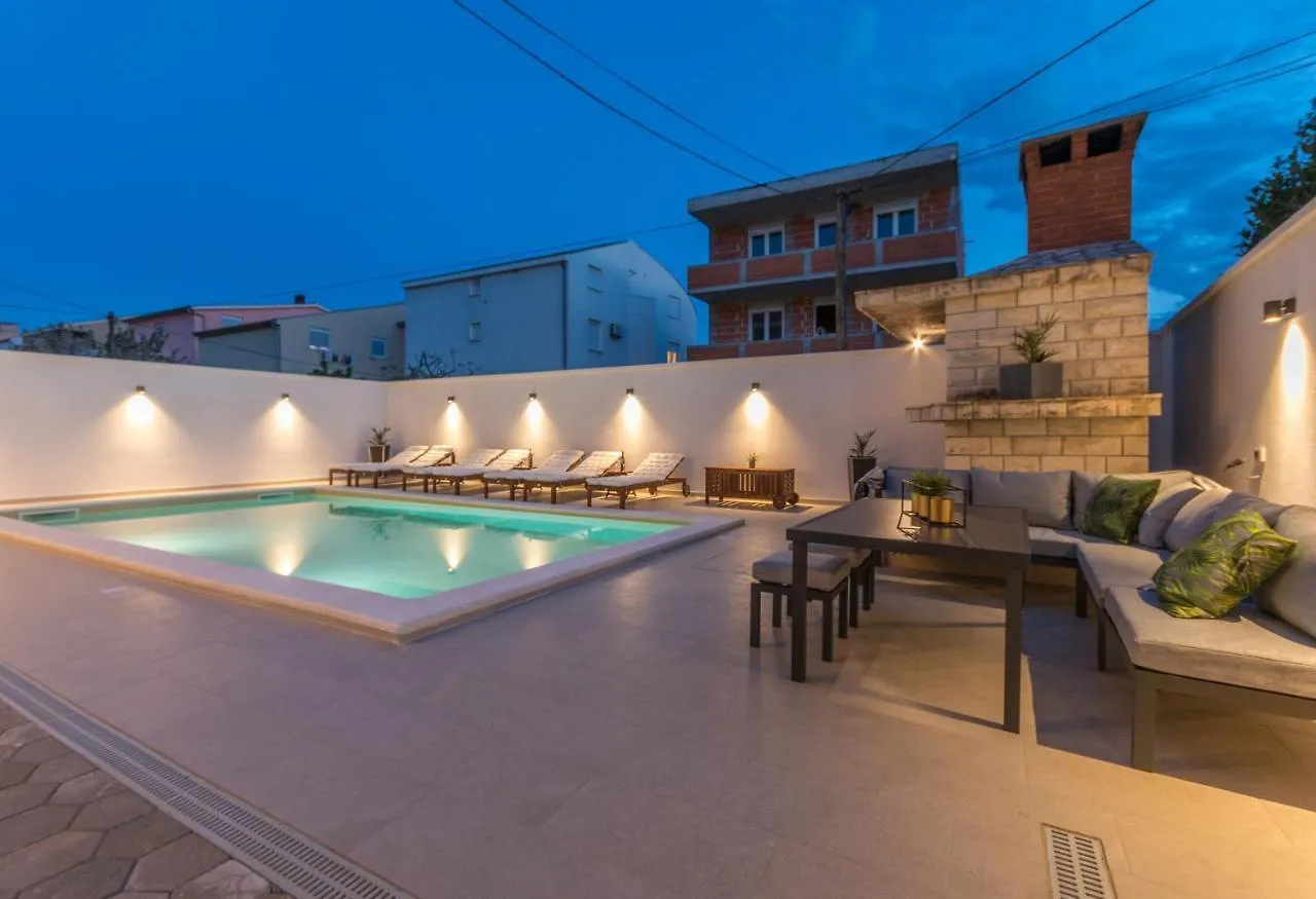 Apartment Pavla With Pool Zadar Croatia