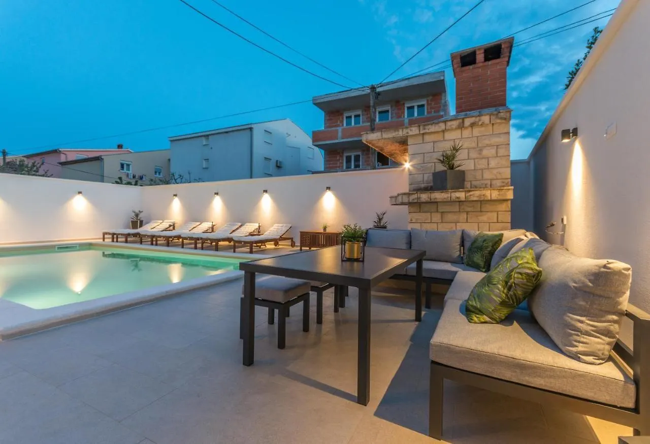 Apartment Pavla With Pool Zadar