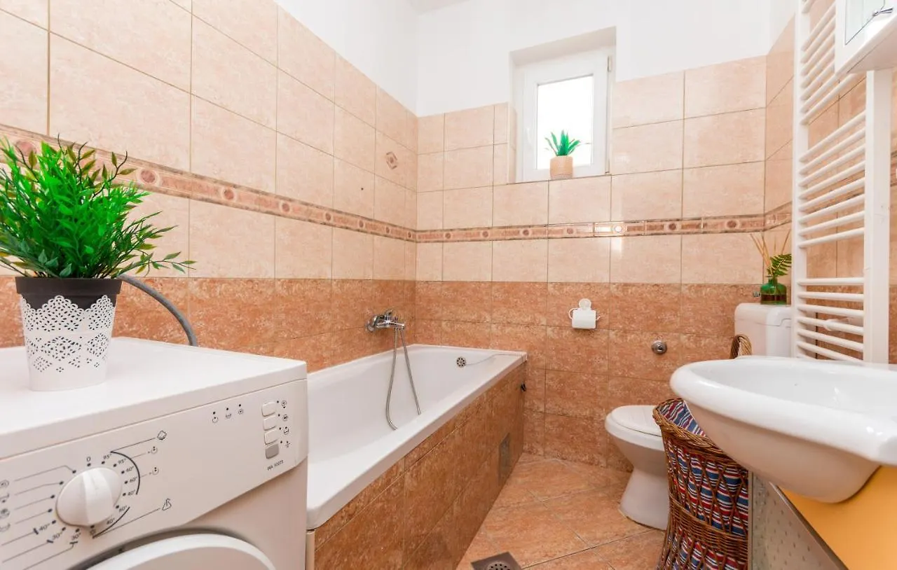 Apartment Pavla With Pool Zadar