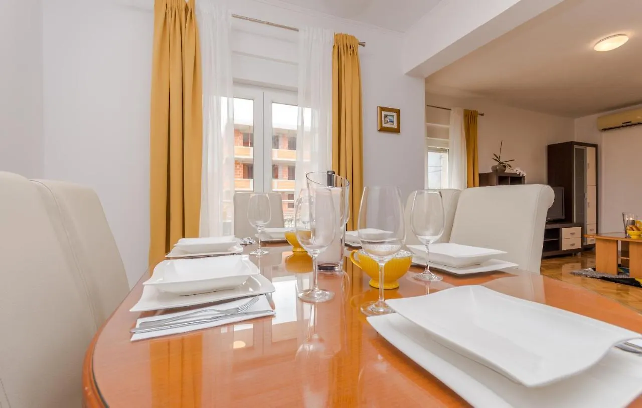 Apartment Pavla With Pool زادار