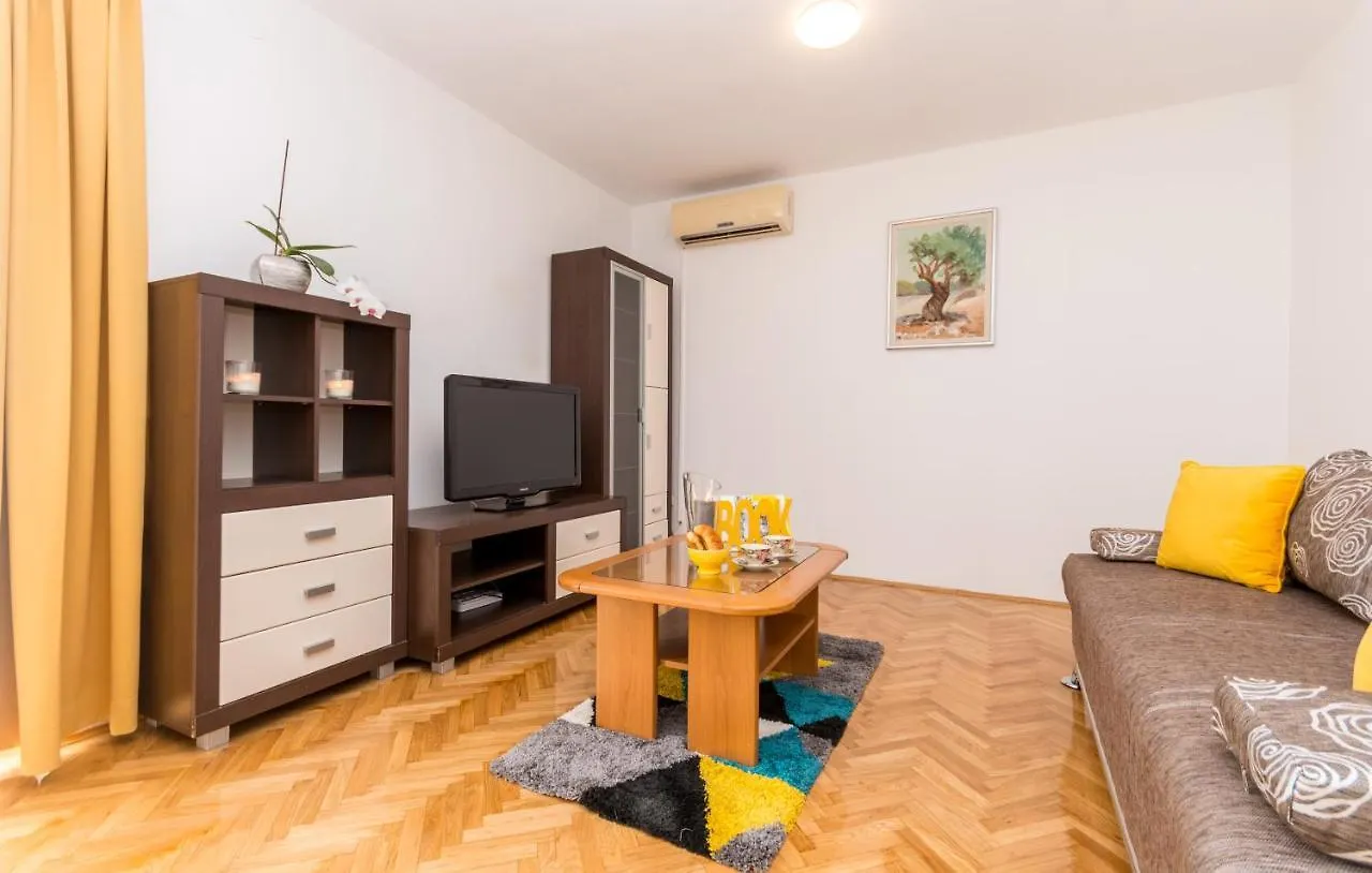 Apartment Pavla With Pool Zadar