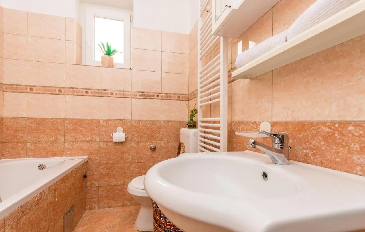 Apartment Pavla With Pool Zadar Croatia