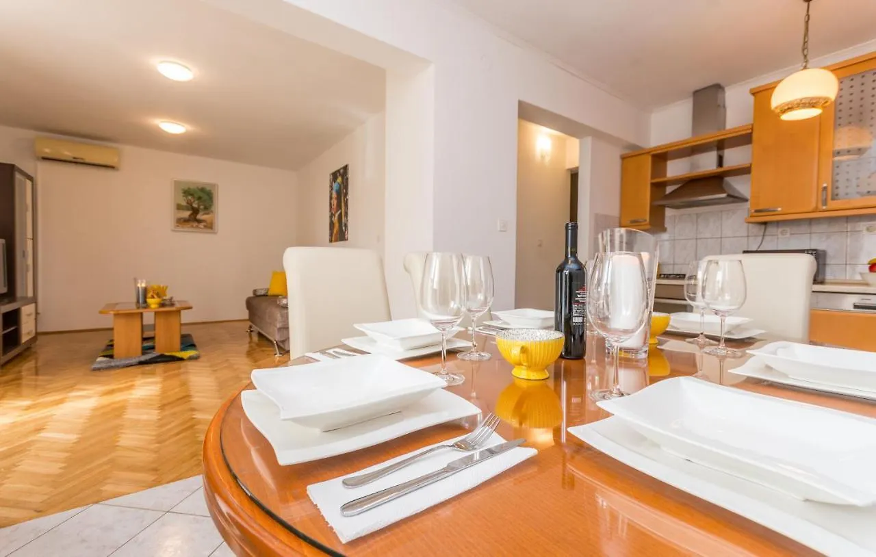 Apartment Pavla With Pool Zadar