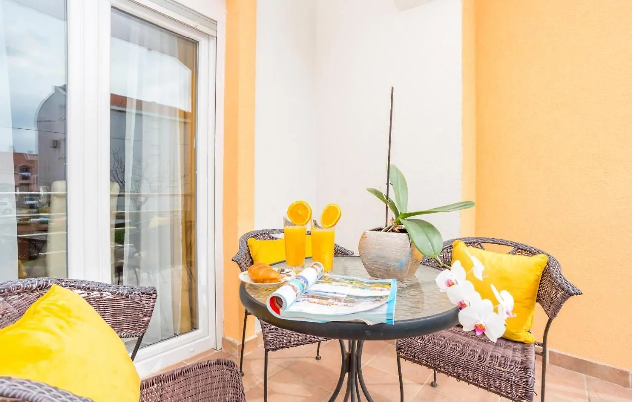 Apartment Pavla With Pool Zadar