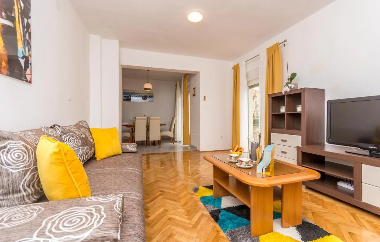 Apartment Pavla With Pool Zadar